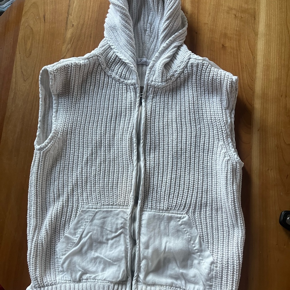 White Sleeveless Hooded Vest. Cotton with ties. Size XS